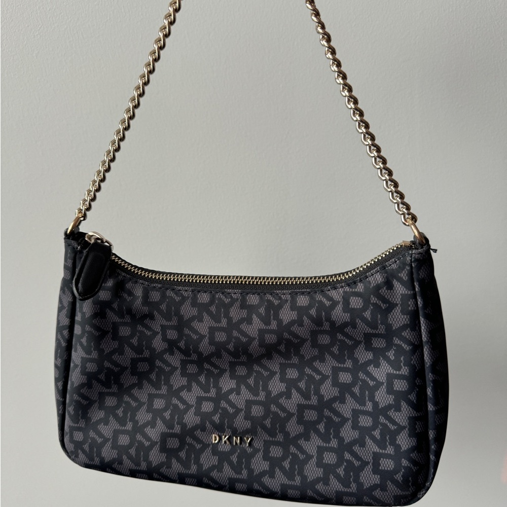 DKNY Carlo Logo Printed Shell Women’s Shoulder Bag Like New with No Flaws